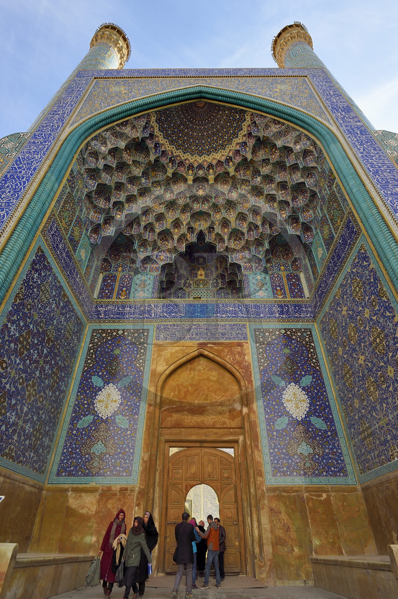Iran, province d'Ispahan, Ispahan, place naghsh-i jahan aussi connue sous le nom de place Imam Khomeiny, classée au patrimoine mondial par l'UNESCO, la mosquée de l'Imam ou mosquée du Chah (Shah) avec son entrée monumentale