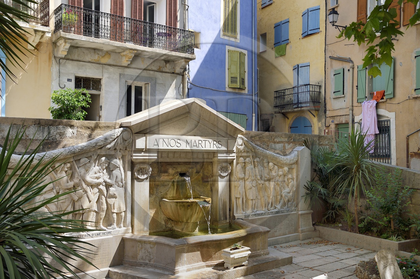 France, Var, Provence Verte, Barjols, fountaine and memorial of the Place Victor Hugo