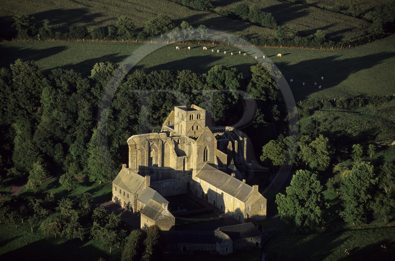 France, Manche (50), Cotentin, abbaye de Hambye, (vue aérienne)