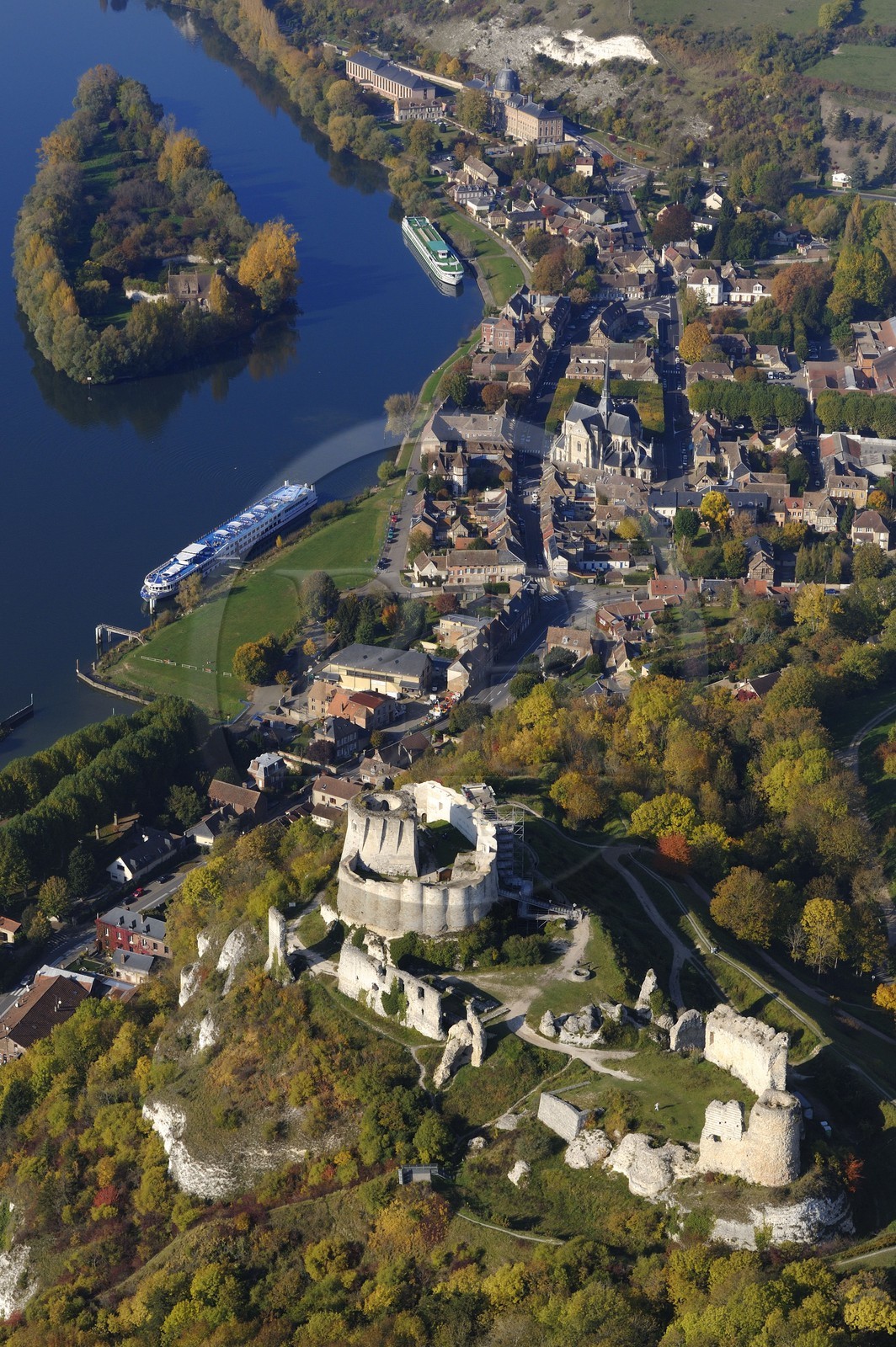 France, Eure, Les Andelys, Chateau Gaillard, 12th century fortress built by Richard the Lionheart (aerial view)