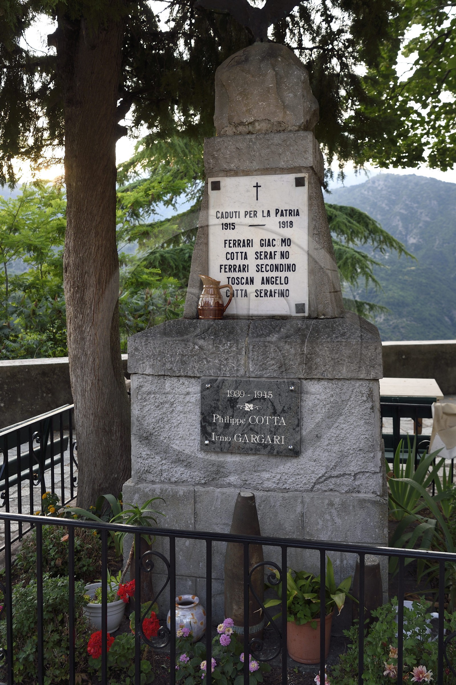 France, Alpes-Maritimes (06), vallée de la Roya, village de Piène-Haute, le monument aux morts pour l'Italie