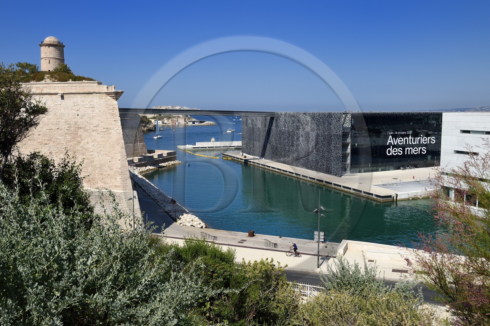 France, Bouches-du-Rhône (13), Marseille, MuCEM (Musée des civilisations de l'Europe et de la Méditerranée) par les architectes Rudy Ricciotti et R. Carta, et le Fort Saint Jean