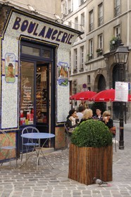 France, Paris (75), la rue des Rosiers dans le quartier juif, le boulanger-traiteur Florence Finkelsztajn