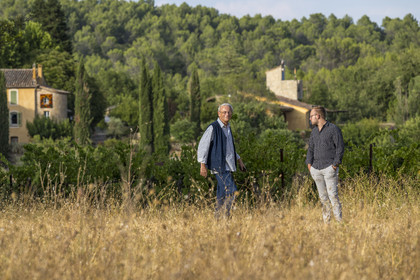 France, Var (83), Provence Verte, Bras, vers Saint-Maximin-la-Sainte-Baume, la maison d'hotes Le Peyrourier - une campagne en Provence, Claude Fussler et son fils Fabrice