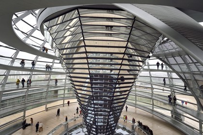 Allemagne, Berlin, Reichstag, dome en verre du Bundestag (parlement allemand depuis 1999) de l'architecte Sir Norman Foster