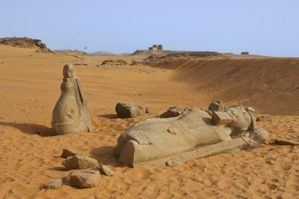 Egypte, Haute Egypte, Lac Nasser, désert de Nubie, temple de Ouadi es-Seboua ou vallée des lions