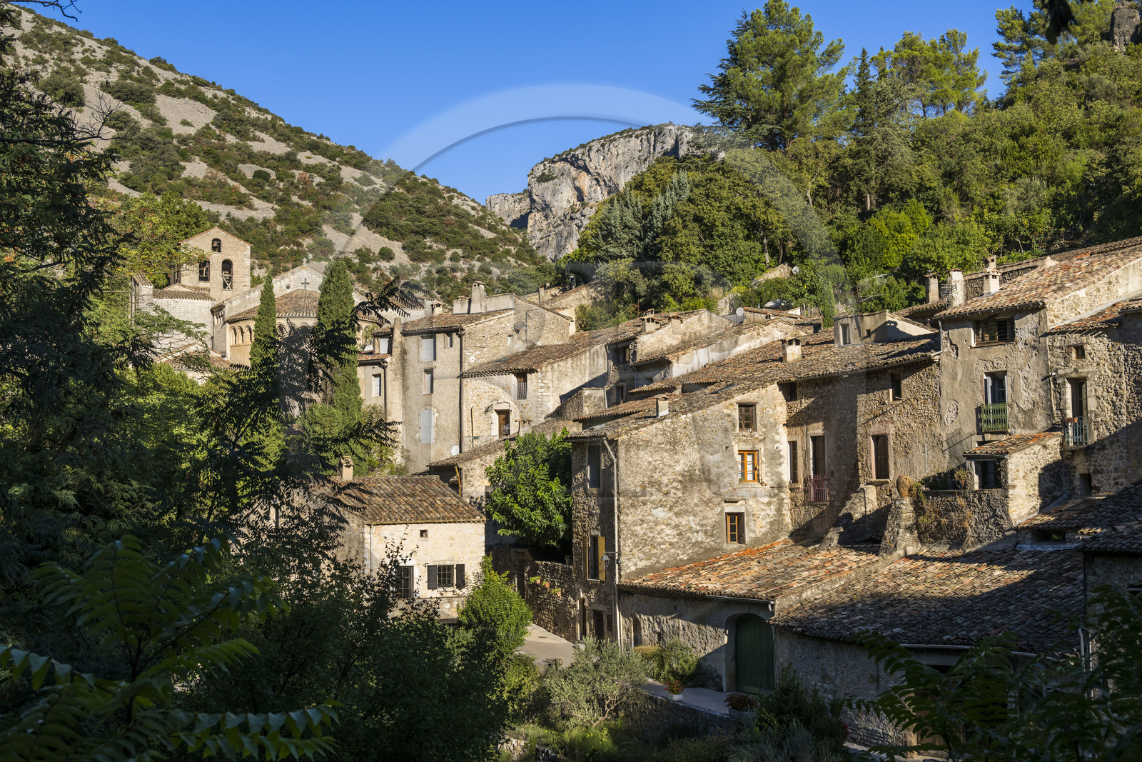 France, Hérault (34), Causses et les Cévennes, paysage culturel de l'agro-pastoralisme méditerranéen, classés Patrimoine Mondial de l'UNESCO, Saint-Guilhem-le-Désert, labellisé Les Plus Beaux Villages de France