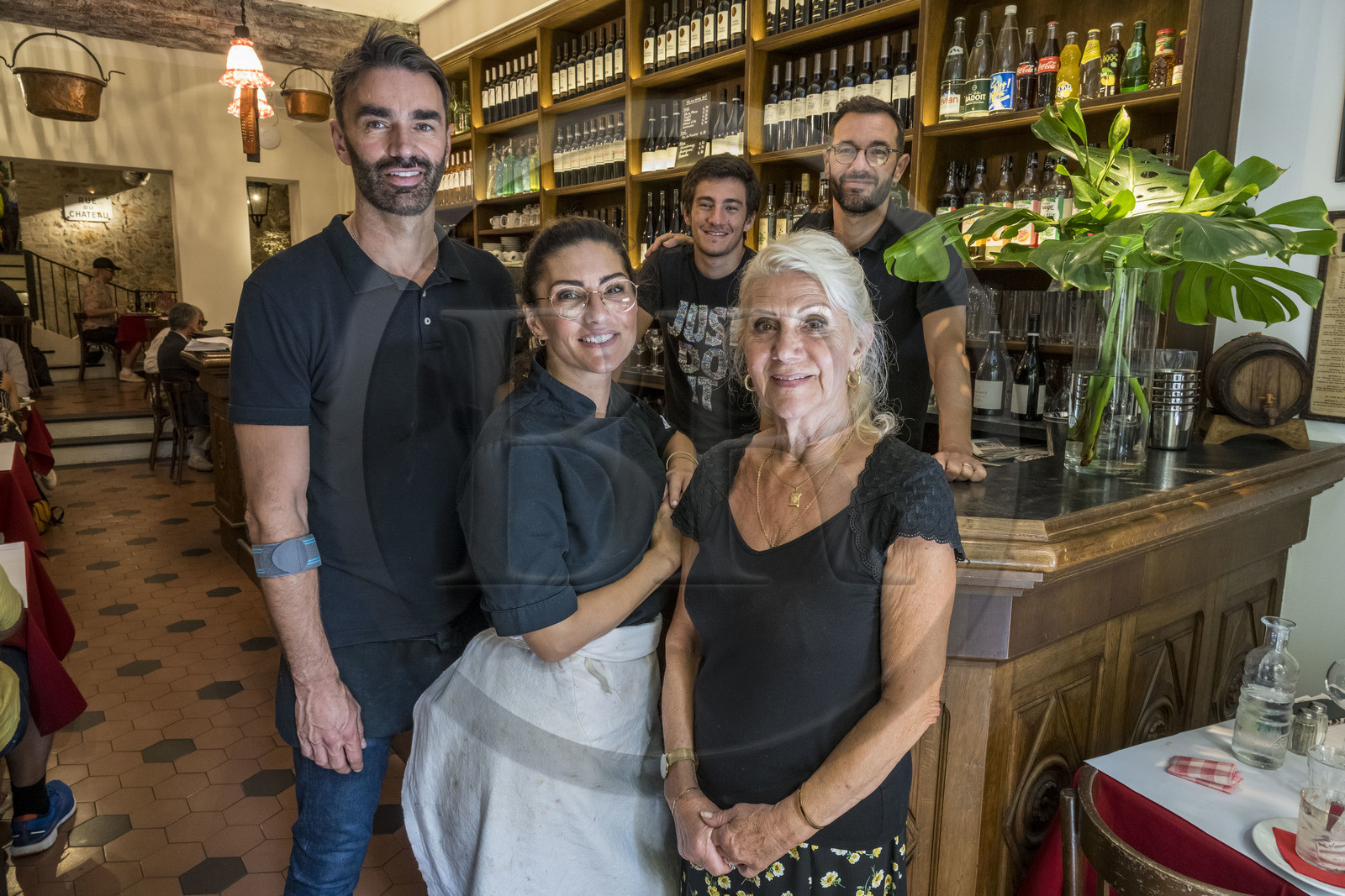 France, Alpes-Maritimes (06), Nice, vieille ville, Restaurant Acchiardo dans la Rue Droite, Virginie Acchiardo, chef du restaurant et sa famille