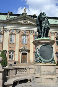 Suède, Stockholm, vieille ville dans l'Ile de Gamla Stan, Maison de la noblesse (Riddarhuset) avec la statue de Gustave Eriksson Vasa