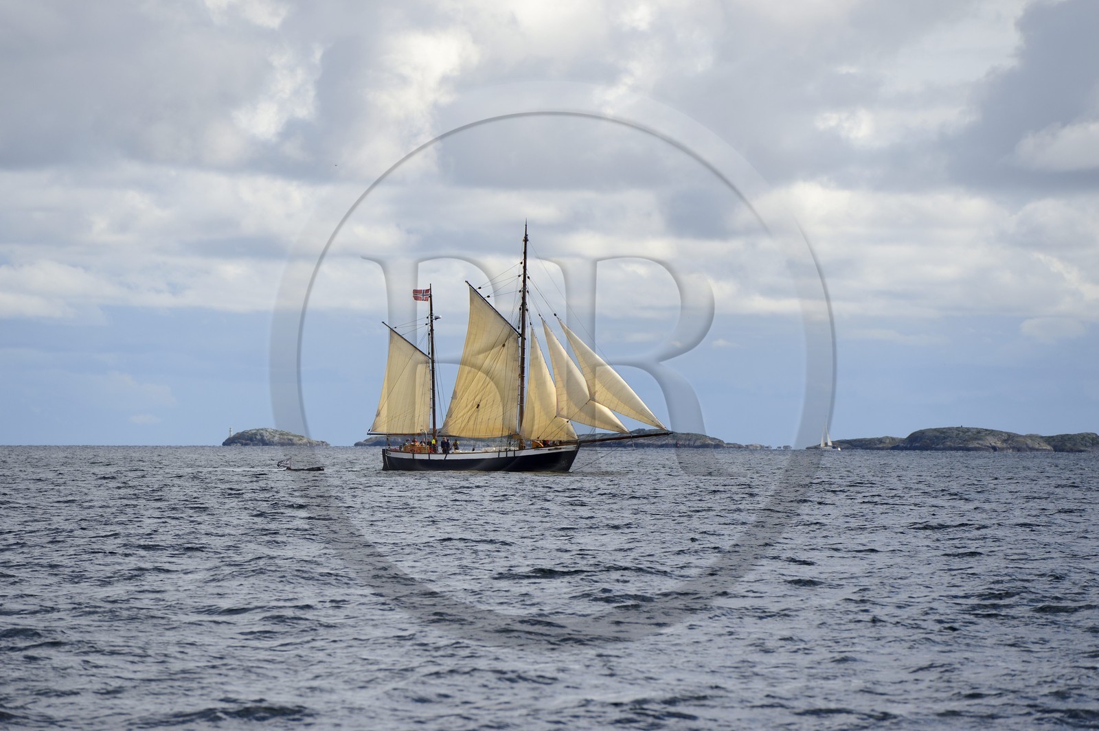 Suède, Västra Götaland, voilier traditionnel au large de Väderöarna (iles météo) au large de Fjällbacka