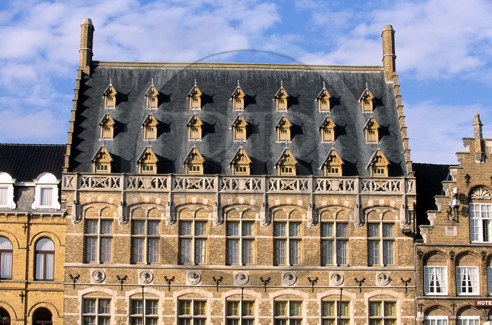 Belgique, Flandre-Occidentale, Ypres (Ieper), maison sur la Grand' place