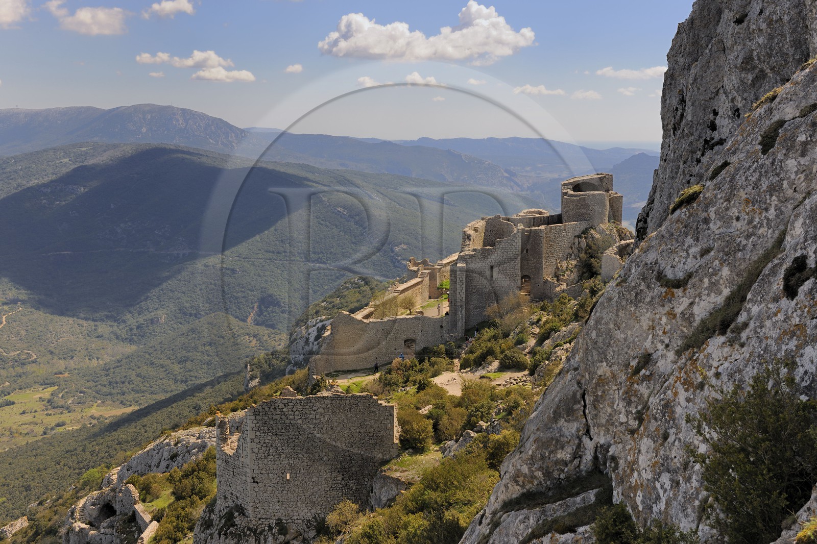France, Aude (11), Pays Cathare, le château de Peyrepertuse du XIIe siecle, donjon de la cour basse