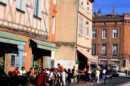 France, Haute-Garonne (31), cafés sur la place de la Daurade à Toulouse