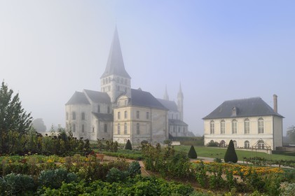 France, Seine-Maritime (76), Saint-Martin-de-Boscherville, Abbaye Saint-Georges de Boscherville du XIIe siècle et les jardins