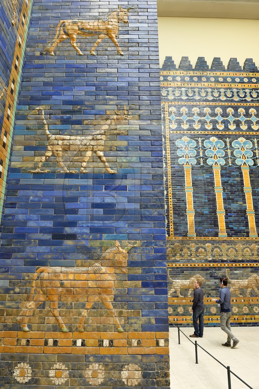 Allemagne, Berlin, l'Ile aux musées, classée Patrimoine Mondial de l'UNESCO, musée de Pergame (Pergamonmuseum), Porte d'Ishtar construite en -580 av. JC (empire néobabylonien) sur ordre du roi Nabuchodonosor II à Babylone (Irak)