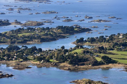 France, Côtes-d'Armor (22), Ile de Bréhat, chapelle Keranroux (vue aérienne)