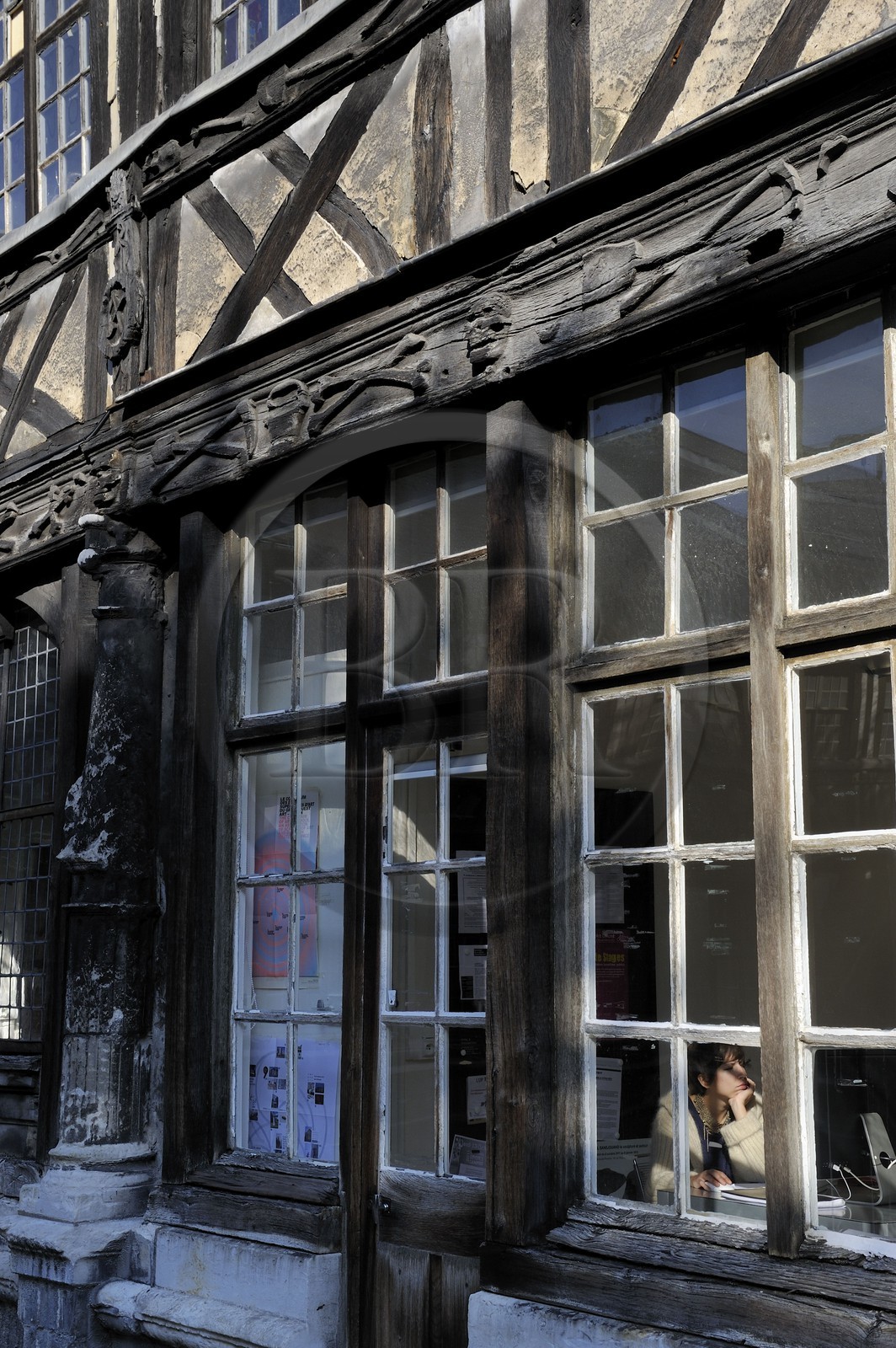 France, Seine-Maritime (76), Rouen, l'Aître Saint-Maclou, ancien ossuaire crée pendant la Grande Peste noire de 1348, qui abrite aujourd'hui l’Ecole des Beaux-Arts