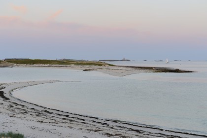 France, Finistere, La Foret Fouesnant, Glenan islands, St Nicolas Island, strip of sand connecting the island of Bananec