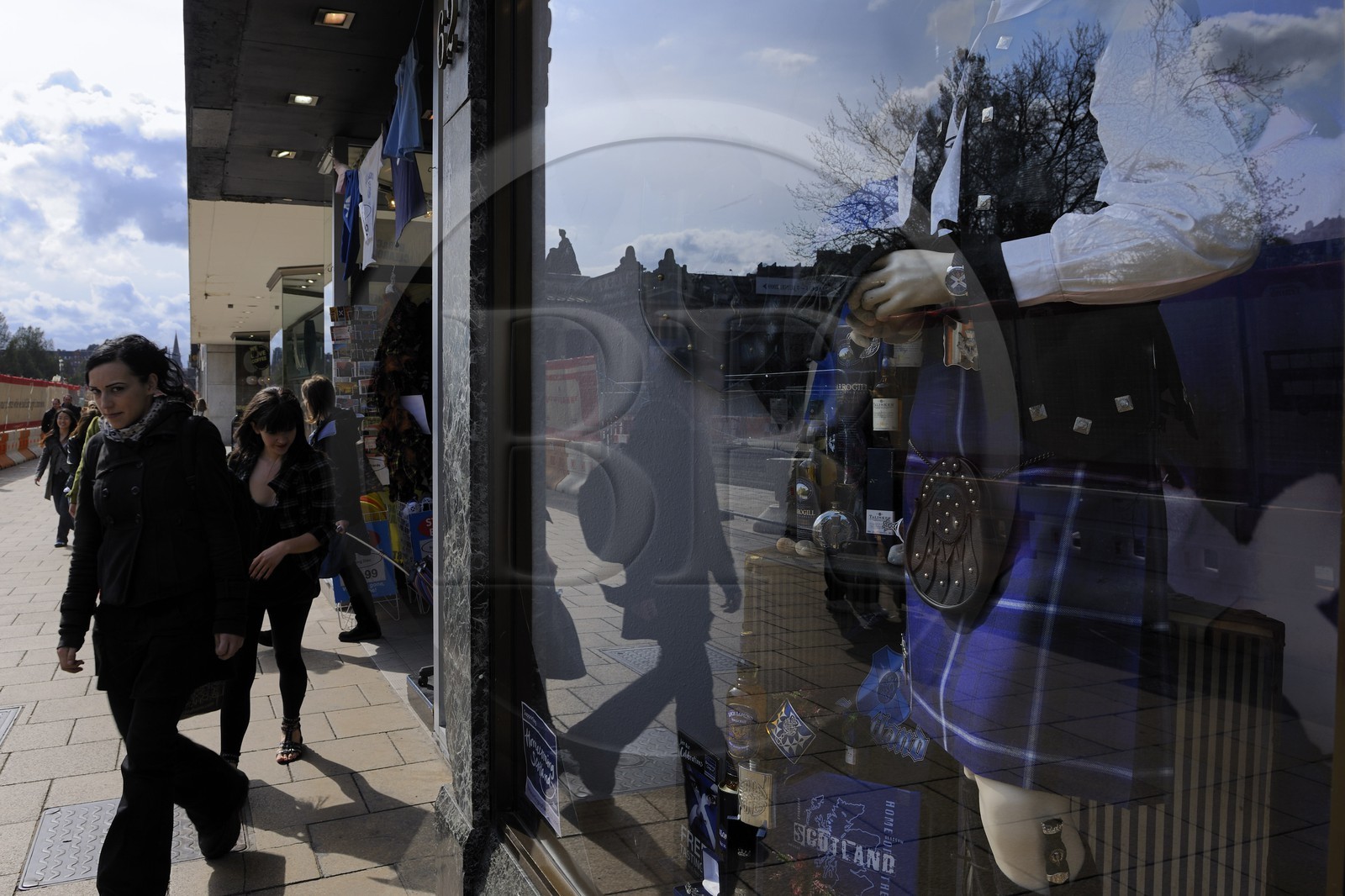 United Kingdom, Scotland, Edinburgh, listed as World Heritage by UNESCO, kilt and cashmere shop on Princes street