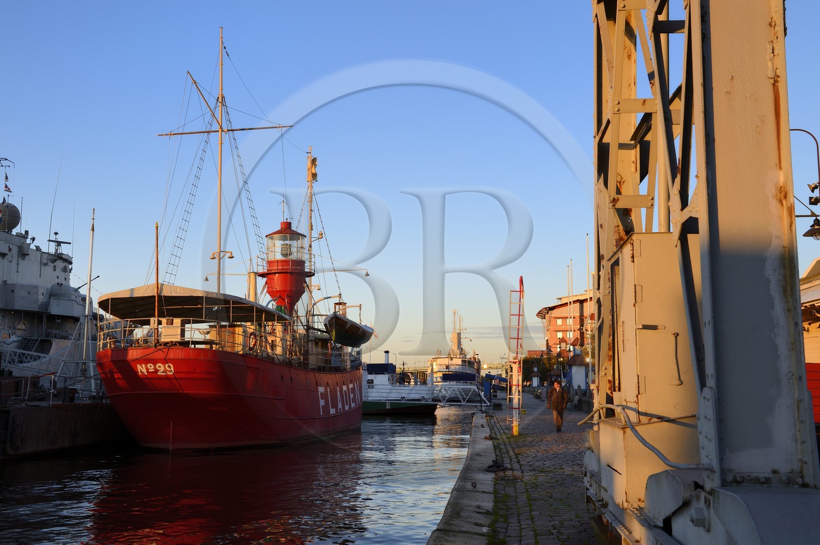 Suède, Västra Götaland, Göteborg (Gothenburg),  la flotte de bareau Maritiman dans le vieux port, le bateau-phare n°29 le Fladen a été construit en 1915 au chantier naval Bergsund à Stockholm
