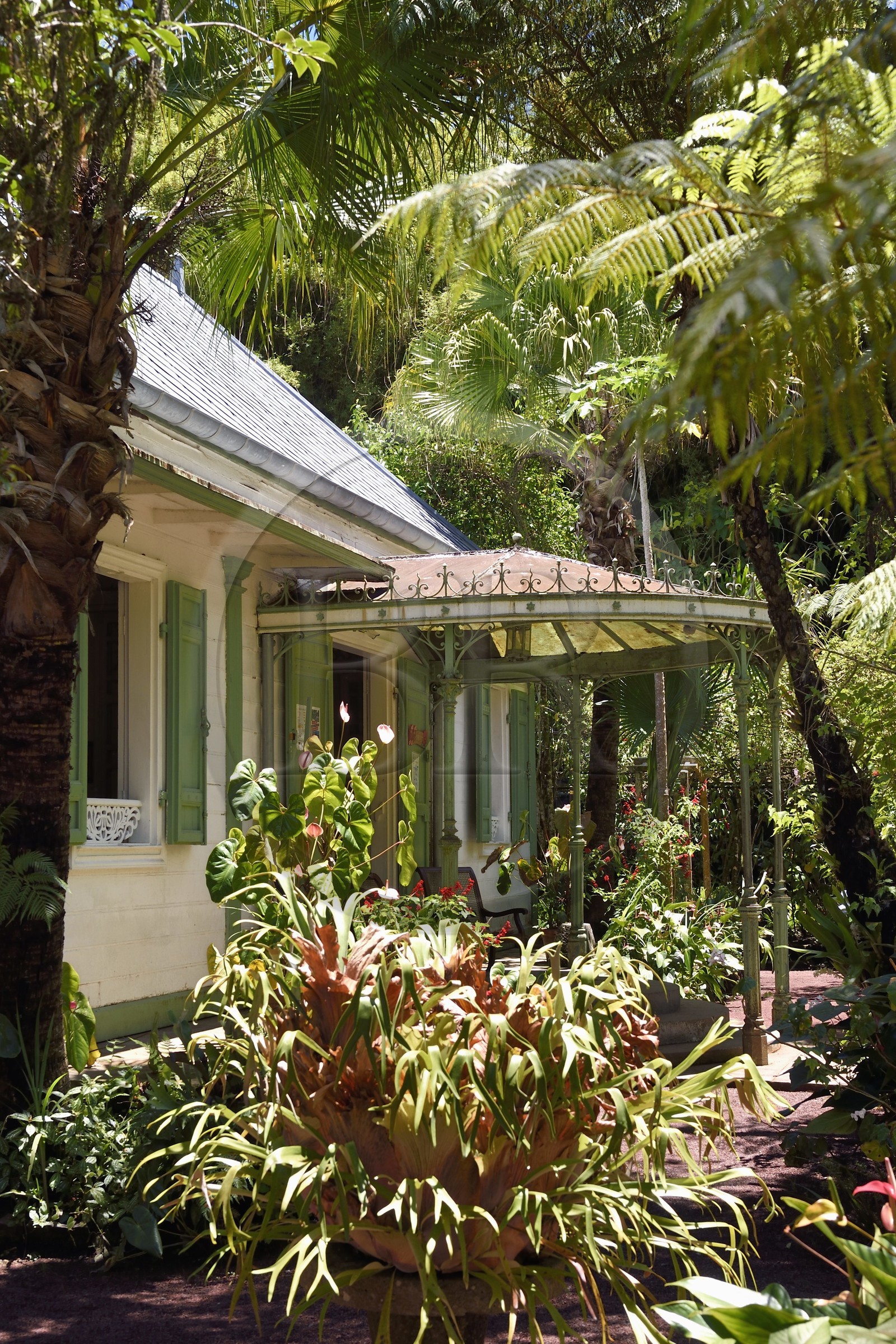 France, Ile de la Reunion, Cirque de Salazie, classé Patrimoine Mondial de l'UNESCO, Hell-Bourg, labellisé les Plus Beaux Villages de France, la Villa ou Maison Folio à l'architecture créole traditionnelle du XIXème siècle