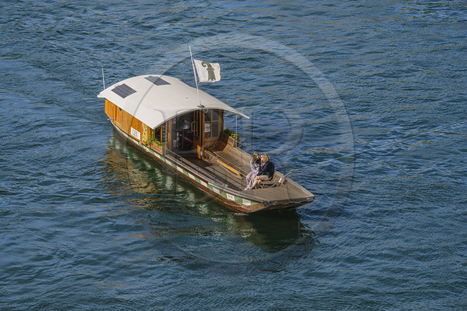 Suisse, Bâle, un des quatre petits bacs, les Fähri, en activité depuis le XIXème siècle qui relient les rives du Rhin