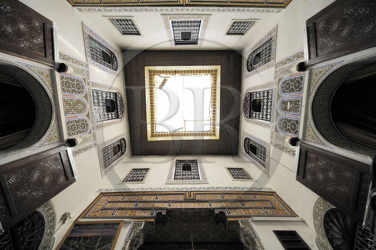 Maroc, Moyen Atlas, Fès, ville impériale, médina classée Patrimoine Mondial de l'UNESCO, Fès el Bali, intérieur du riad familial Lalla Fatéma qui fait chambres d'hôtes