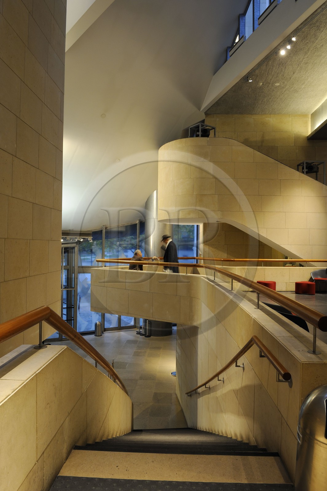 France, Paris (75), la Cinémathèque Française (ex American Center) de l'architecte Frank O. Gehry dans le parc de Bercy