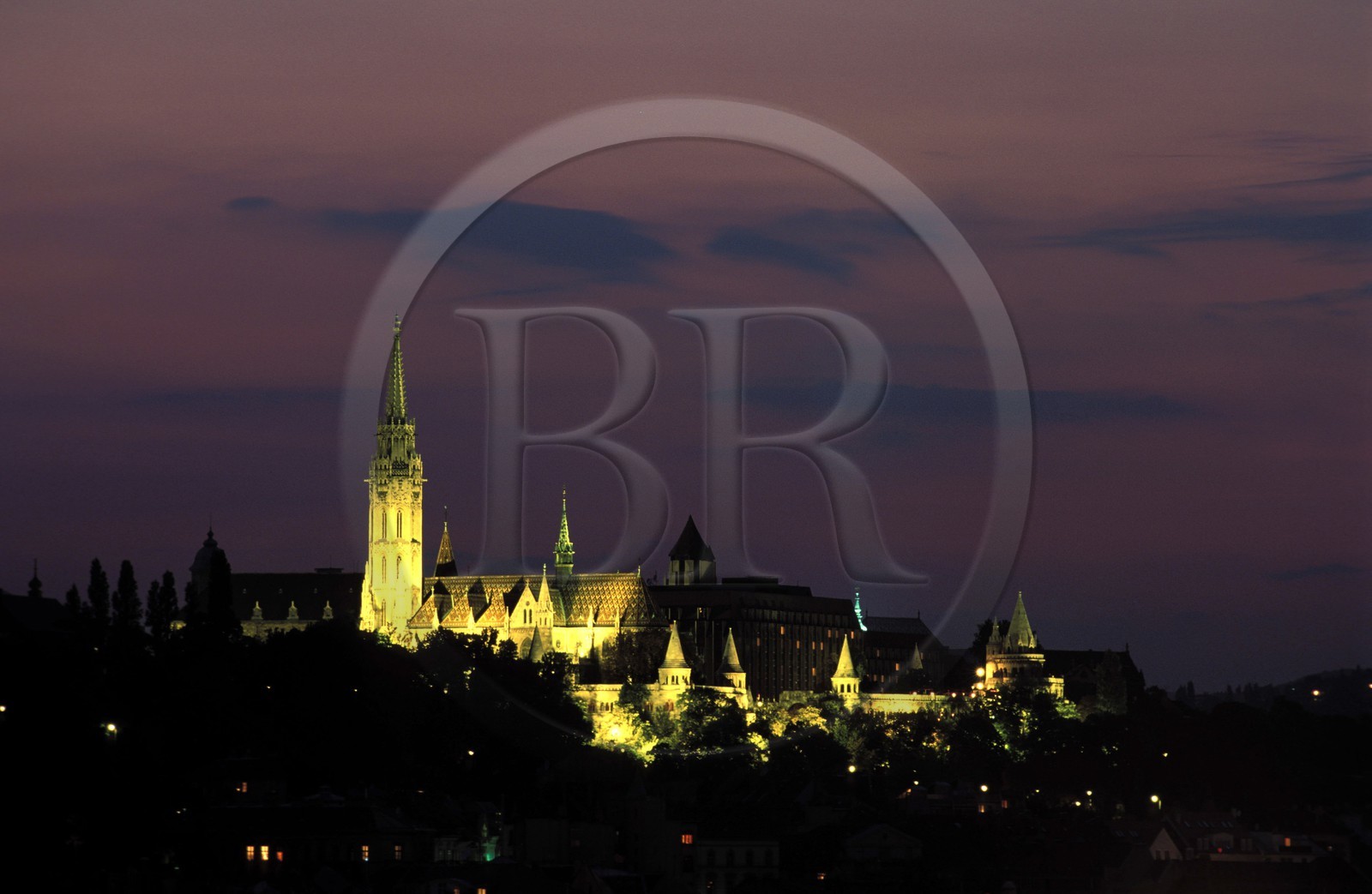 Hongrie, Budapest, Église Mathias de Buda surplombant le Danube
