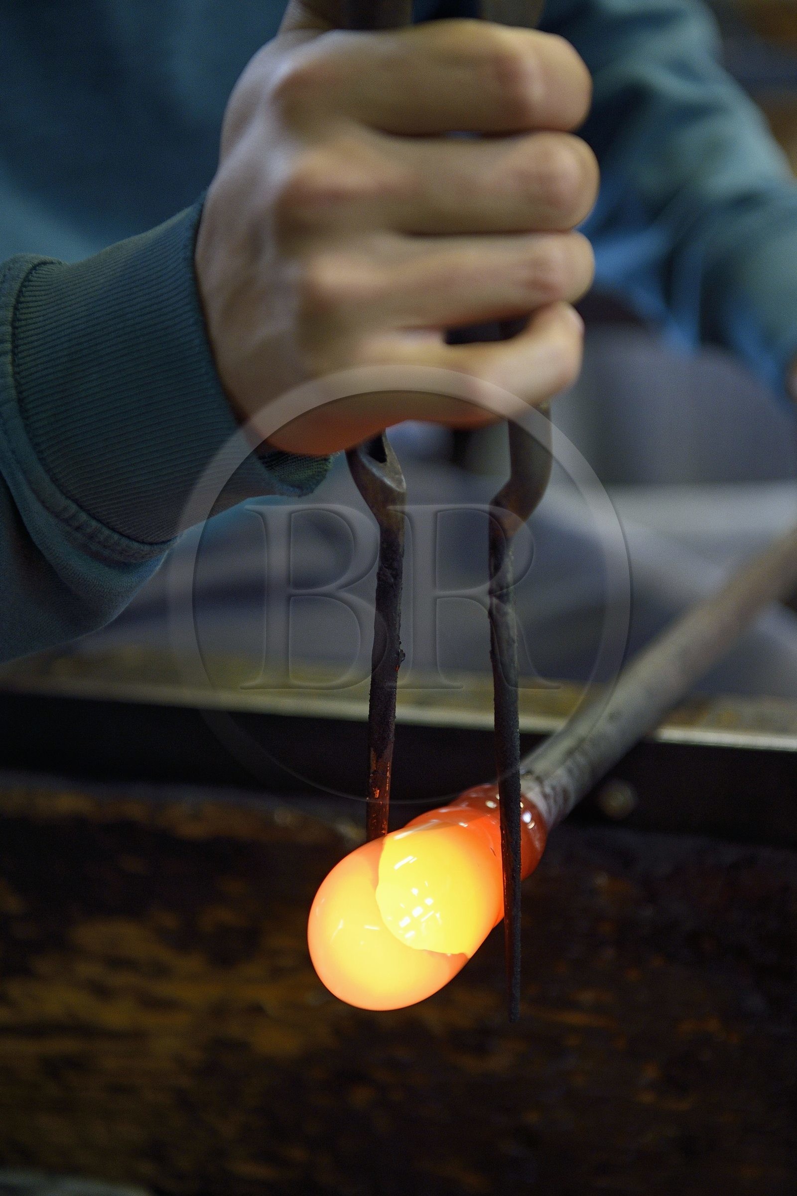 France, Moselle, Meisenthal, Centre international d'Art verrier (CIAV) (international glass centre), the blowing workshop, crafting a Christmas ball, the prompter regulates the mass at home plate while performing a continuous rotation of his cane