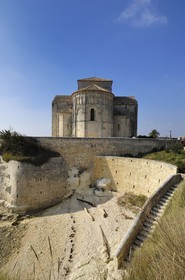 France, Charente-Maritime (17), Talmont-sur-Gironde, labelisé Les plus beaux Village de France, église Sainte-Radegonde