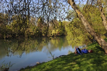 France, Val-de-Marne (94), les bords de Marne, Noisy-Le-Grand, le repos du cycliste