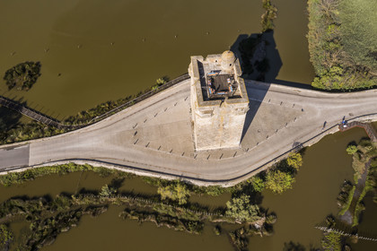 France, Aigues-Mortes, Saint-Laurent-d'Aigouze, la Tour Carbonnière dans la Petite Camargue (vue aérienne) France, Aigues-Mortes, Saint-Laurent-d'Aigouze, the Carbonnière Tower in the Petite Camargue (aerial view)