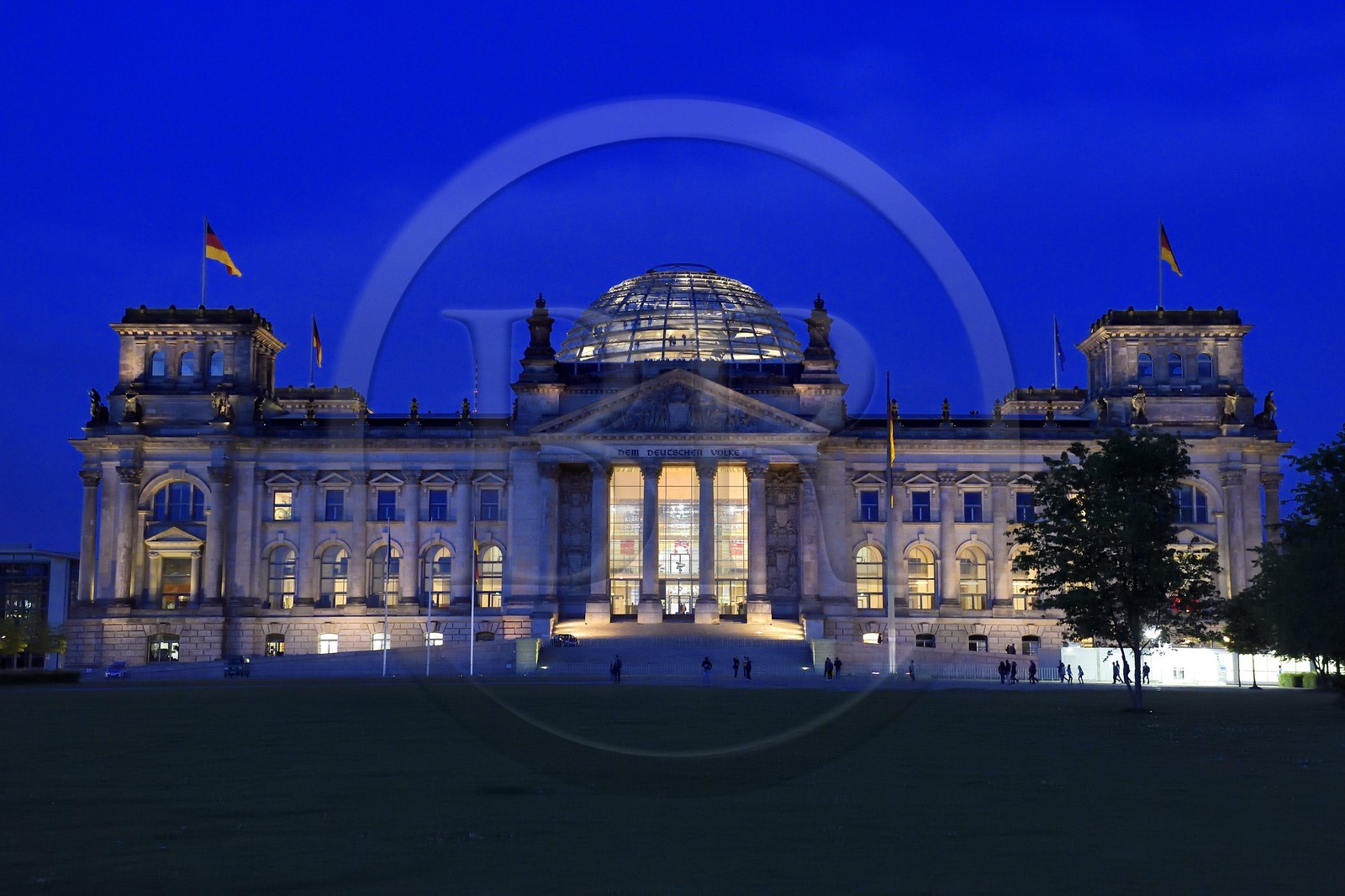 Allemagne, Berlin, le Reichstag avec le dome en verre du Bundestag (parlement allemand depuis 1999) de l'architecte Sir Norman Foster
