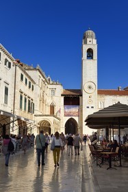Croatia, Dalmatia, Dalmatian coast, Dubrovnik, Historic Centre listed as World Heritage by UNESCO, Placa (Stradum) pedestrian main street, the Sponza Palace left and and the Clock Tower