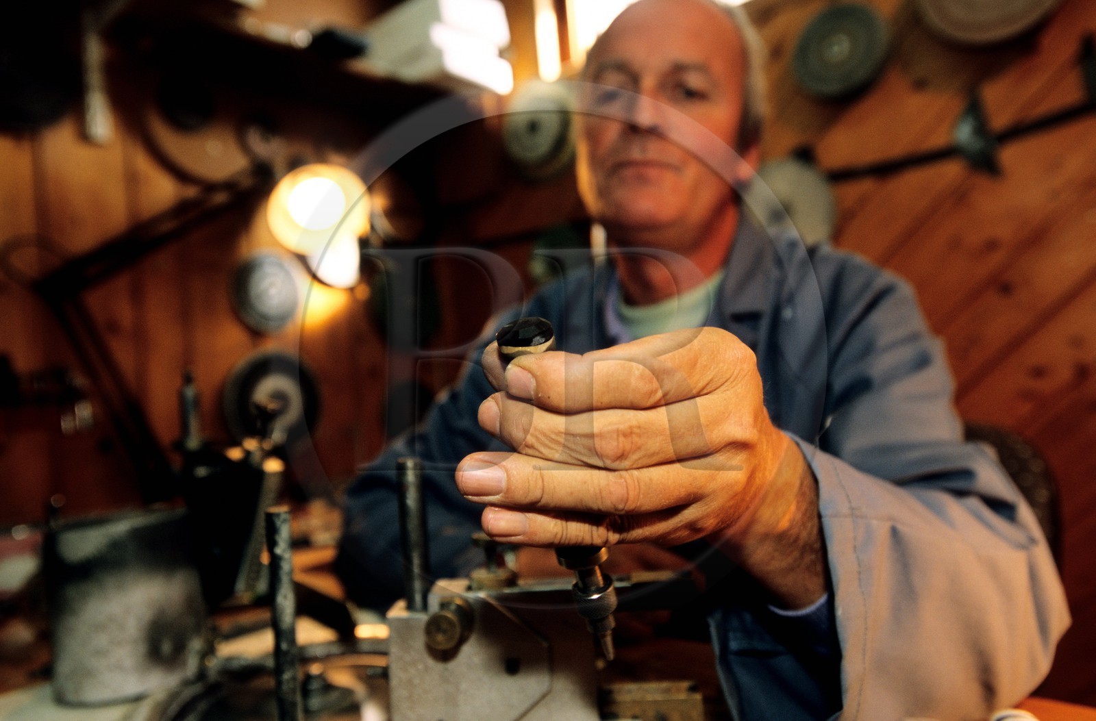 France, Jura (39), bellefontaine, taille de diamants et pierres fines a l' atelier Durrafourg