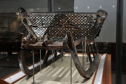 Norvège, Oslo, presqu'île de Bygdoy, musée des Bateaux vikings, objets trouvés dans la tombe d'Oseberg (9ème siècle), traineau