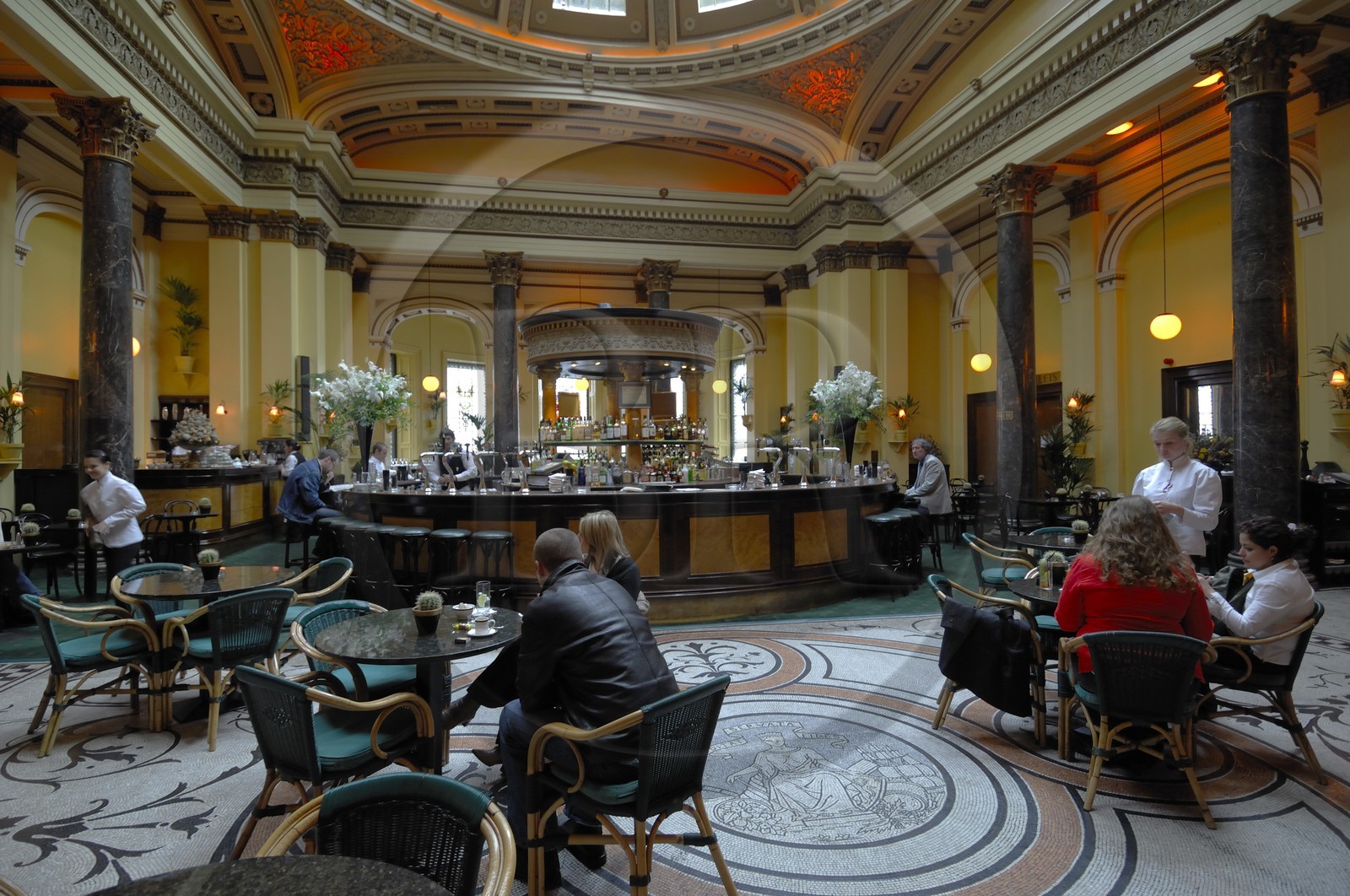 Royaume-Uni, Ecosse, Edimbourg, café-restaurant le Dome dans les locaux d'une ancienne banque de New Town georgien