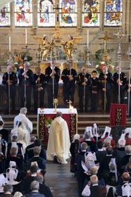 France, Finistere, Locronan, labelled Les plus Beaux Villages de France (The Most Beautiful Villages of France), Saint Ronan church, religious ceremony that ends the procession of the Tromenie