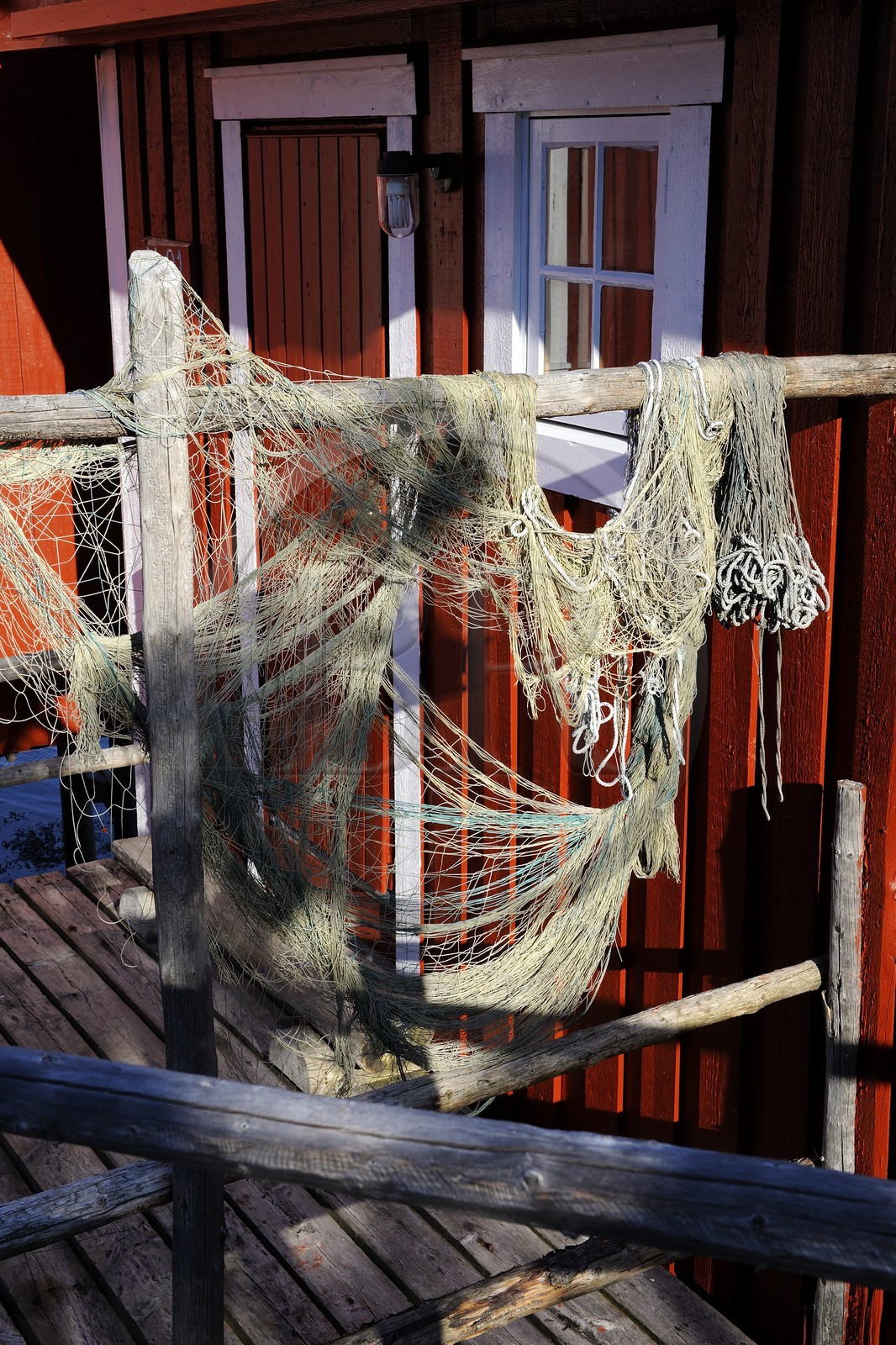 Norvège, Nordland, Iles Lofoten, Austvagoy, rorbuer (maison de pêcheurs) à Svolvaer