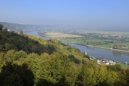 France, Seine-Maritime (76), le village de La Bouille en bordure de Seine