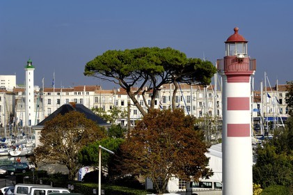 France, Charente-Maritime (17), La Rochelle, phare à l'intérieur du Vieux Port