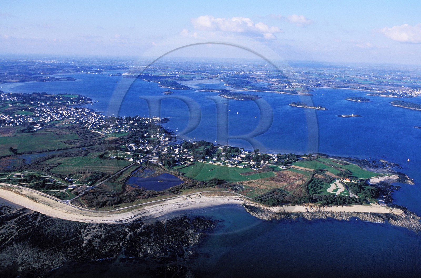 France, Morbihan, Quiberon Bay, Pointe de Kerpenhir (headland) (aerial view) of the Gulf of Morbihan's entry in Locmariaquer