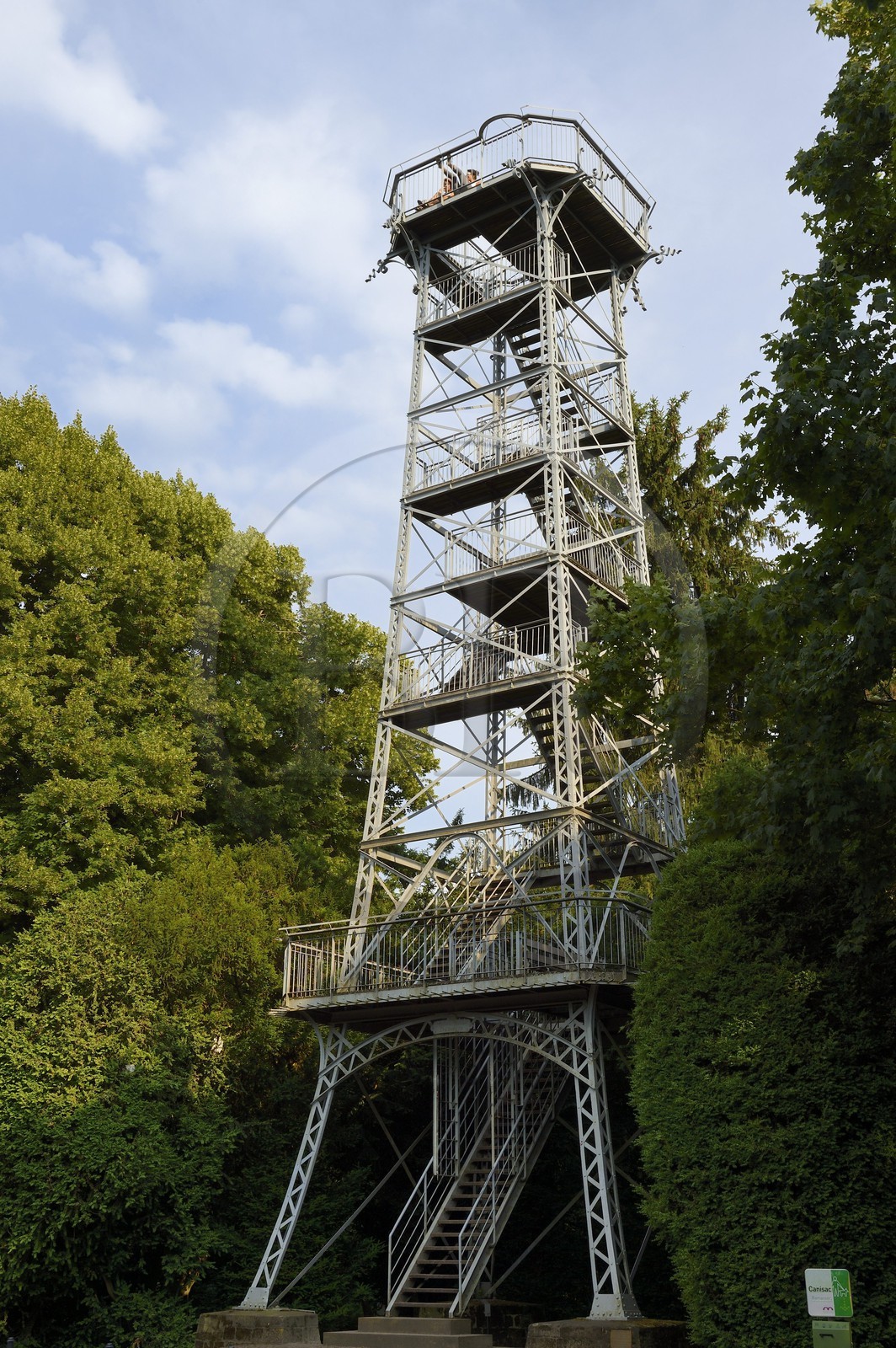 France, Haut-Rhin (68), Mulhouse, le Belvédère, tour métallique érigée au sommet du Rebberg