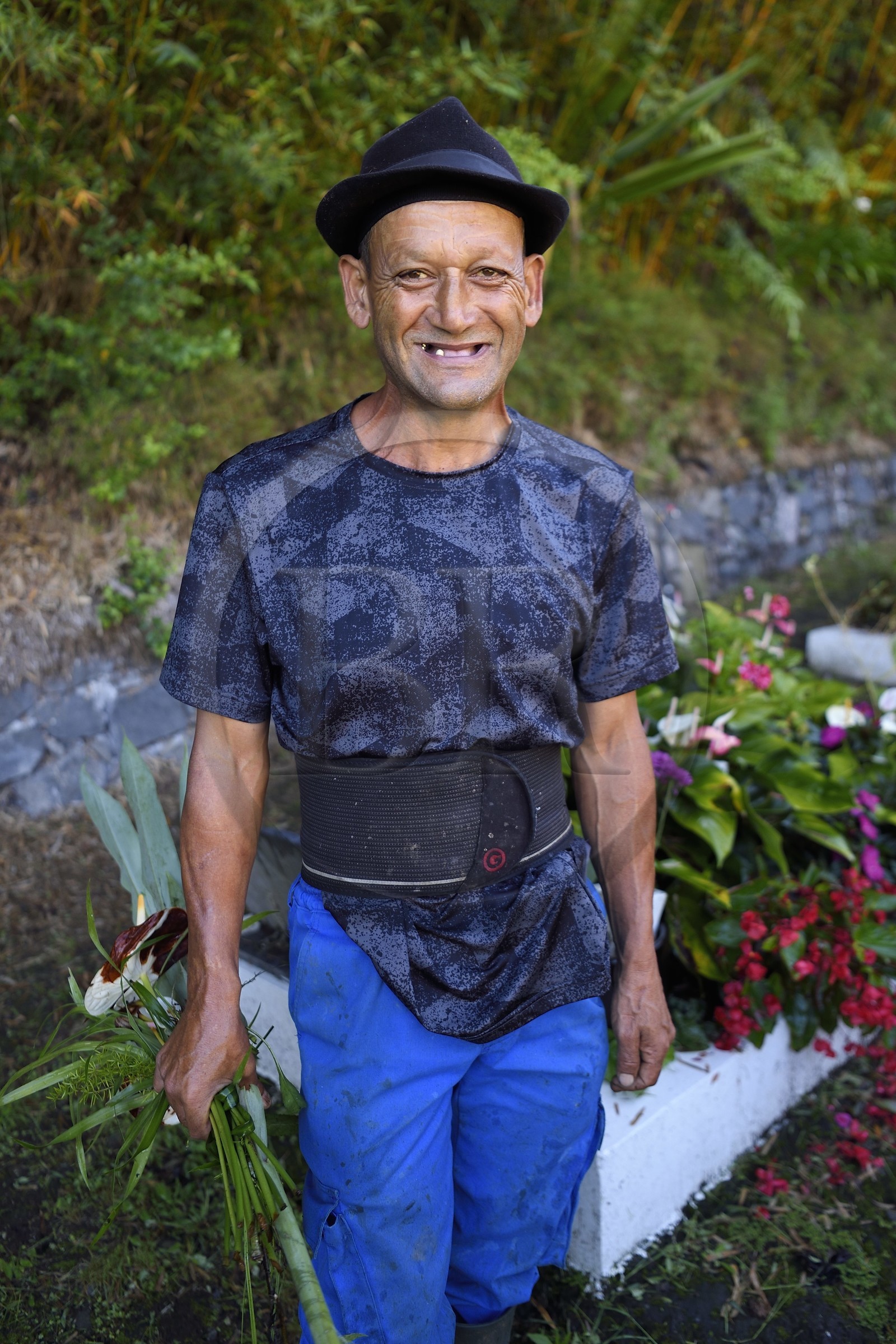 France, Ile de la Reunion, Cirque de Salazie, classé Patrimoine Mondial de l'UNESCO, Hell-Bourg, labellisé les Plus Beaux Villages de France, Philippe Cocotier dit La Chine, agent communal natif de Hell Bourg est en charge de l'entretien du cimetière