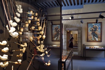 France, Dordogne (24), Périgord Pourpre, Bergerac, Musée d’anthropologie du tabac dans la Maison Peyrarède édifiée en 1604, collection de pipes