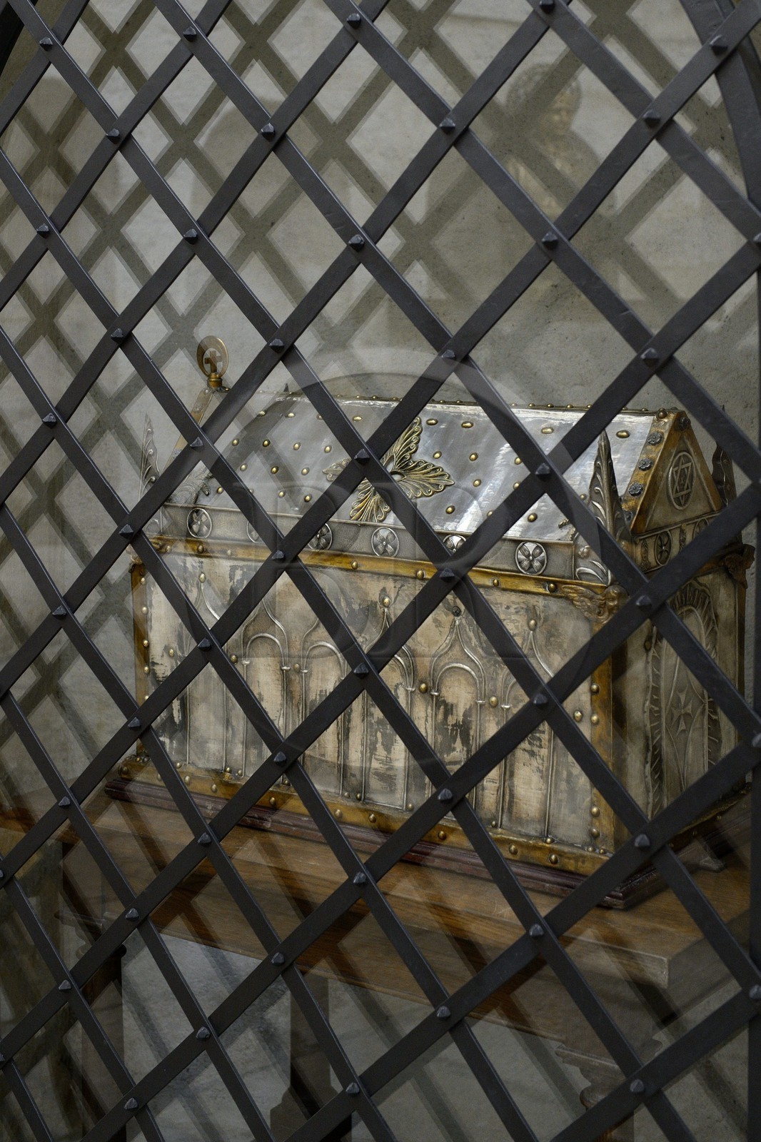 France, Morbihan (56), Golfe du Morbihan, Vannes, cathédrale Saint-Pierre, Chapelle Saint Vincent Ferrier utilisée comme chapelle du Saint-Sacrement, abrite depuis 1956 les reliques de Saint Vincent Ferrer y compris son crâne, châsse