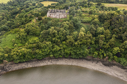 France, Côtes d'Armor (22), Ploezal, chateau de La Roche-Jagu au bord de la Trieux (vue aérienne)