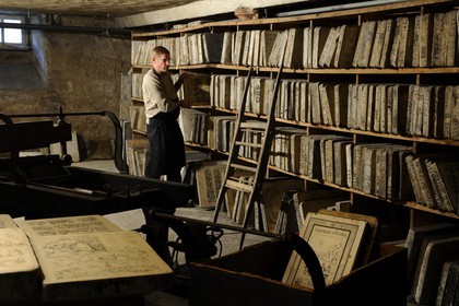 France, Vosges (88), Epinal, Cité de l’Image, Imagerie d’Epinal, un peu plus de 10 000 pierres utilisées pour la lithographie sont classées dans la cave aux pierres