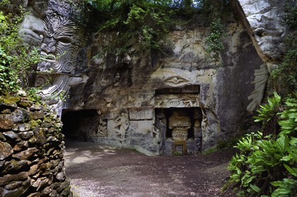 France, Charente-Maritime (17), Saintonge, Port-d'Envaux, Les Lapidiales crées par Alain Tenenbaum, Land art, sculptures à ciel ouvert dans l'ancienne carrière des Chabossières